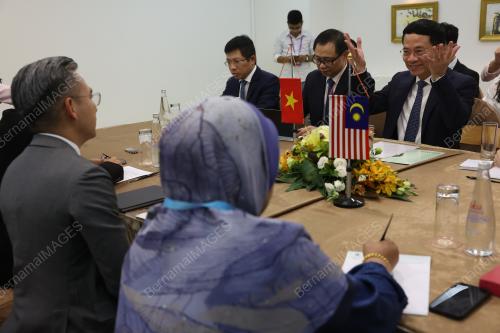 FAHMI FADZIL