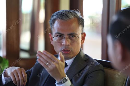FAHMI FADZIL
