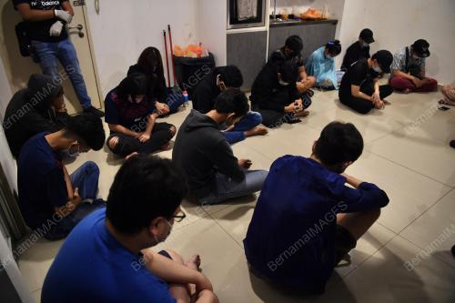 SERBUAN DALAM TALIAN