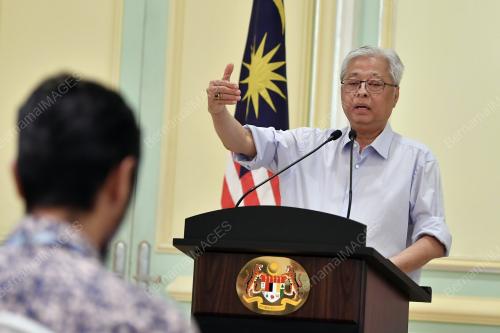 DATUK SERI ISMAIL SABRI YAAKOB
