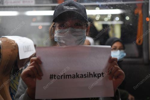 PENGHANTARAN PELAJAR KE KAMPUNG HALAMAN