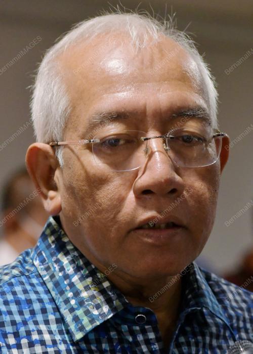 DATUK SERI MAHDZIR KHALID
