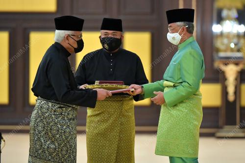 DATUK SERI HAMZAH ZAINUDDIN