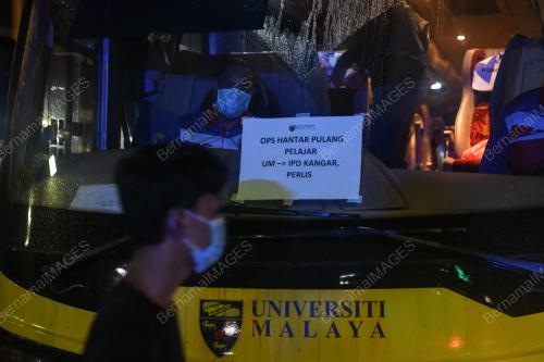 PROSES PENGHANTARAN PULANG PELAJAR KE KAMPUNG