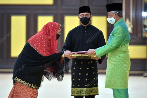 DATUK HANIFAH HAJAR TAIB